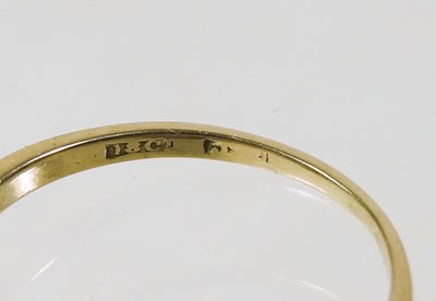 Lot 4 - A gold and diamond ring, approx. 1.0 carat,...