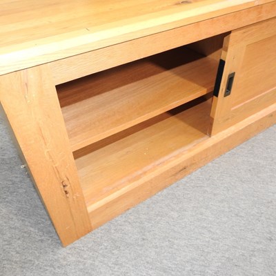 Lot 725 - A modern light oak side cabinet