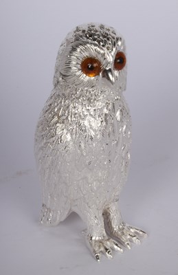 Lot 88 - A plated metal owl sugar sifter, h.15cm