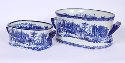 Lot 189 - A graduated set of two blue and white transfer...