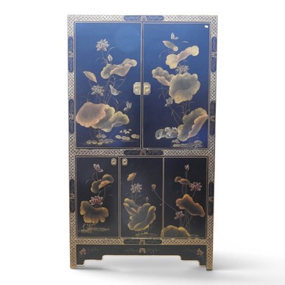 Lot 530 - A modern chinoiserie decorated black lacquered...