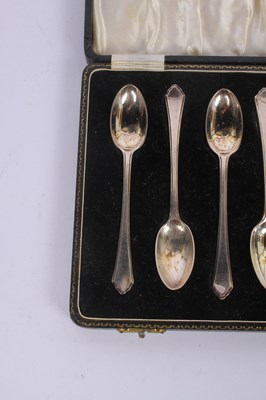 Lot 69 - A set of six silver teaspoons, Sheffield 1953,...
