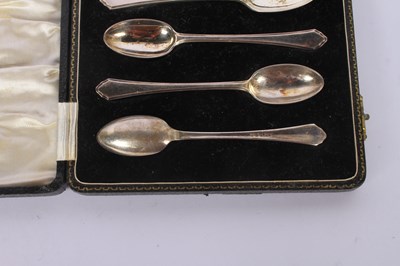 Lot 69 - A set of six silver teaspoons, Sheffield 1953,...