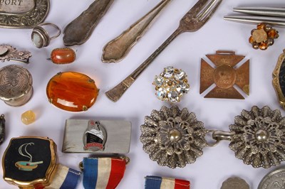 Lot 41 - A collection of silver and white metal...