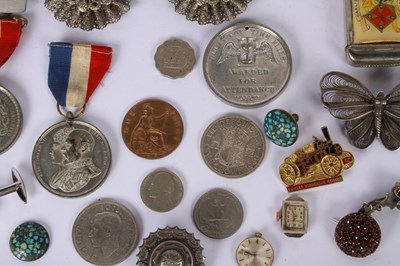 Lot 41 - A collection of silver and white metal...