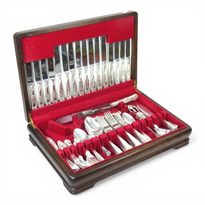 Lot 274 - A mid 20th century Viners canteen of Kings...