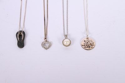 Lot 73 - A collection of silver and white metal jewelry...