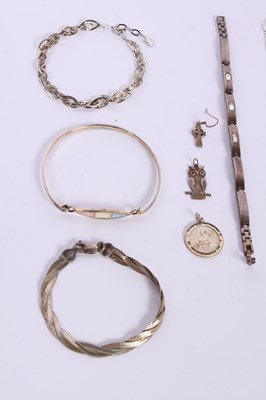 Lot 73 - A collection of silver and white metal jewelry...