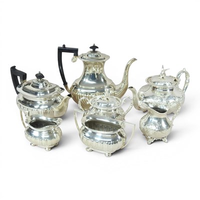 Lot 304 - A collection of silver plated items, to...