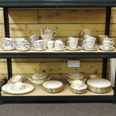 Lot 767 - A Paragon part tea and dinner service,...