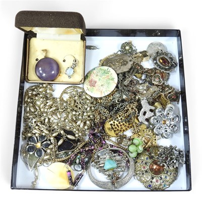 Lot 391 - A collection of costume jewellery, to include...