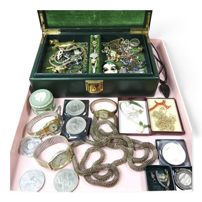 Lot 414 - A jewellery box containing costume jewellery,...