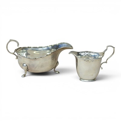 Lot 212 - An early 20th century silver sauce boat, of...