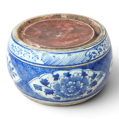 Lot 75 - A Chinese porcelain blue and white inkstone,...