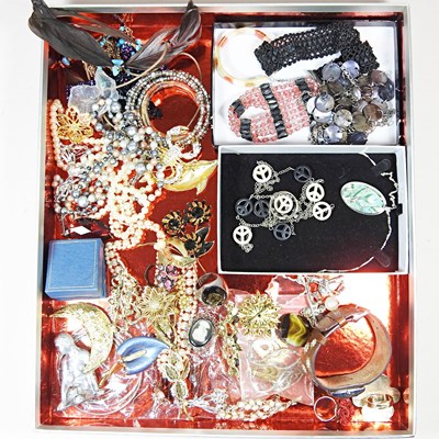 Lot 392 - A collection of costume jewellery, to include...