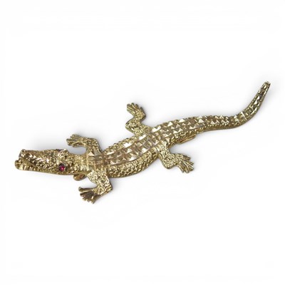 Lot 199 - A 9 carat gold brooch, in the form of a...