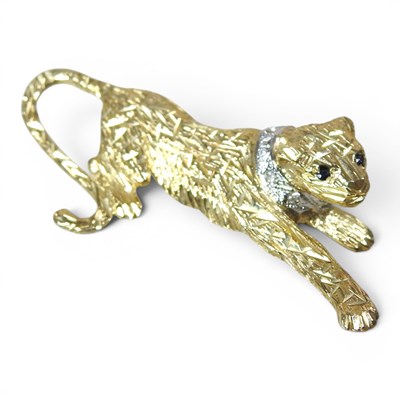 Lot 78 - A Cartier style 9 carat gold brooch, in the...