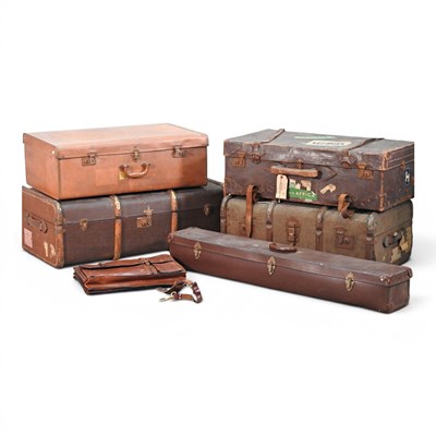 Lot 497 - A collection of vintage cases (8)