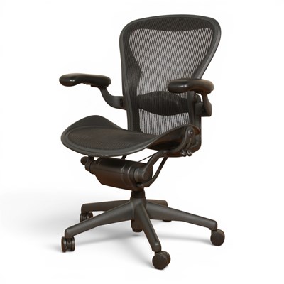 Lot 526 - A Herman Miller Aeron swivel desk chair.