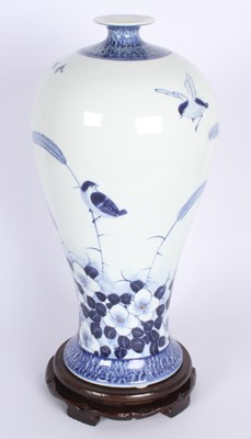 Lot 211 - A Chinese blue and white porcelain Meiping...