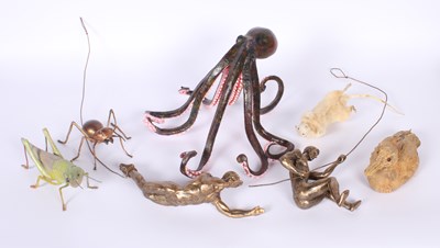 Lot 193 - A collection of animal ornaments and...