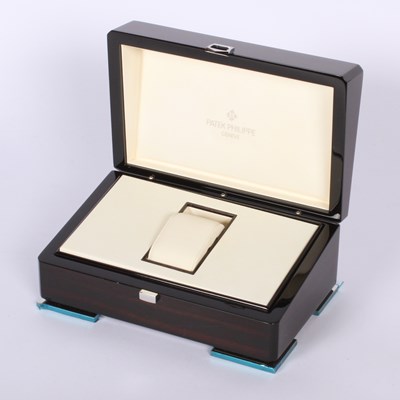 Lot 77 - A Patek Philippe Geneve wristwatch box