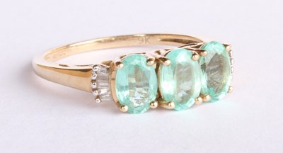Lot 38 - A 9 carat yellow gold green gem set ring, size...