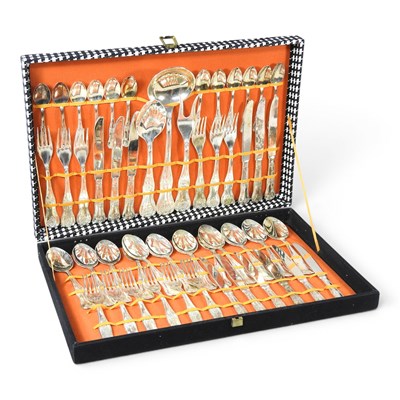 Lot 5 - A 1960s Italian canteen of silver plated Kings...