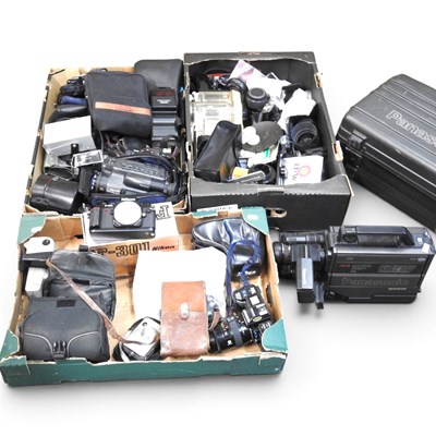 Lot 583 - A large collection of camera equipment, to...