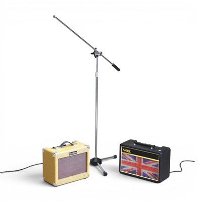 Lot 206 - A Sub Zero guitar amplifier, V15G, 34cm wide,...