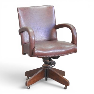Lot 655 - An early 20th century revolving desk chair