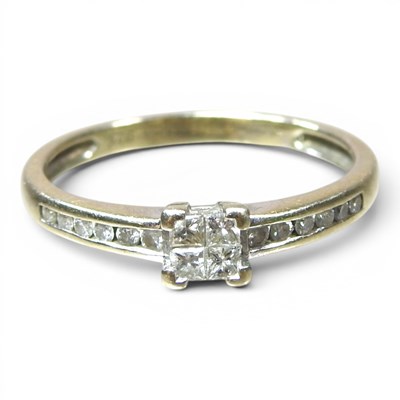Lot 128 - An 18 carat gold diamond ring, with diamond...